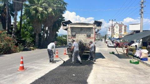 Antalya Büyükşehir Belediyesi Finike'de yollar yenilemeyi sürdürüyor