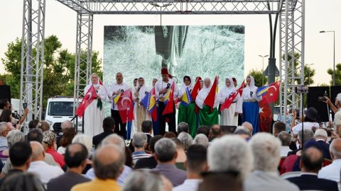 Kartal’da Srebrenitsa Soykırımı Şehitleri karanfillerle anıldı