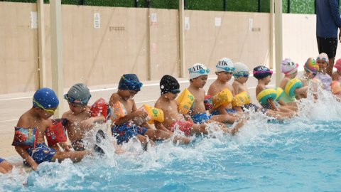 Konyaaltı Belediyesi’nden çocuklara ücretsiz yüzme kursu