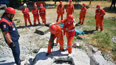 Beylikdüzü Belediyesi'nden afet gönüllerine kapsamlı eğitim