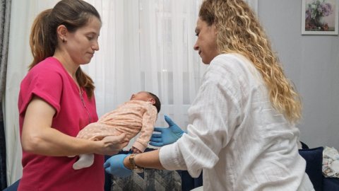 İzmir Büyükşehir Belediyesi'nin Hoş Geldin Bebek uygulaması sürüyor