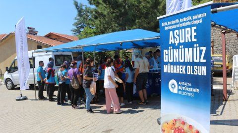 Antalya Büyükşehir Belediyesi'nden 19 ilçede 50 bin kişiye aşure ikramı