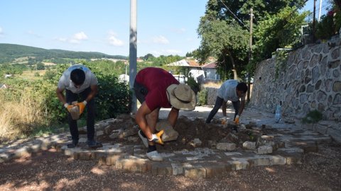 İzmit Belediyesi'nden Ambarcı Mahallesi’nde parke yol onarımı