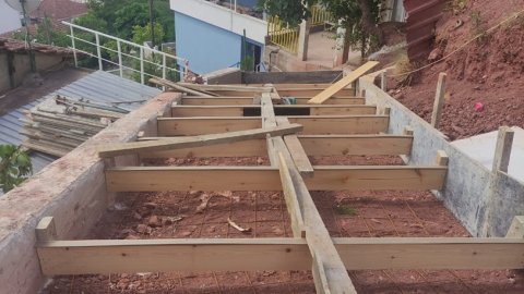 İzmit Belediyesi'nden Serdar Mahallesi’ne yeni merdiven ve istinat duvarı