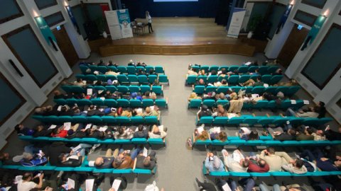 Kocaeli Büyükşehir Belediyesi 6 ayda  5 bin 948 personel ve stajyere eğitim