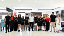 Ümit Uysal, Muratpaşa Belediyespor Squash Takımı sporcularını makamında ağırladı