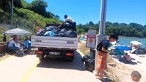 Kocaeli Büyükşehir Belediyesi Kandıra sahillerinden 64 tır çöp topladı
