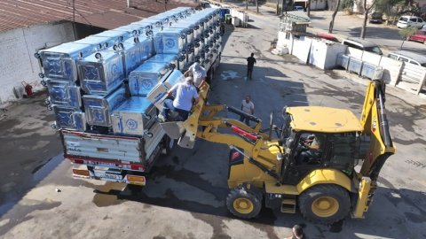 Manisa Büyükşehir Belediyesi'nden 17 ilçeye 3 bin çöp konteyner desteği