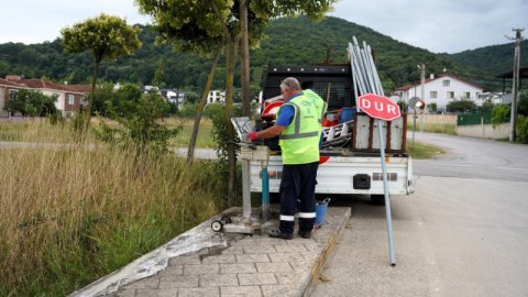 Kocaeli Büyükşehir Belediyesi 6 ayda 5 binin üzerinde levha ve direği yeniledi