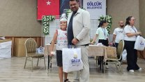 Gölcük Belediyesi'nden Sünnet Şöleni öncesi kıyafet dağıtımı