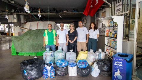 Karşıyaka Belediyesi’nin ‘Mavi Kapak’ kampanyasına muhtarlardan destek