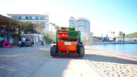 Çeşme'de yaz yoğunluğuna karşı temizlik seferberliği