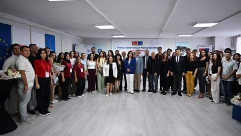 Antalya Büyükşehir Belediyesi Antalya Dijital Gençlik Merkezi'ni hizmete açtı