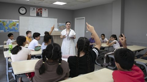 Mersin Büyükşehir Belediyesi kurs merkezleri yaz tatilinde de öğrencilerin yanında