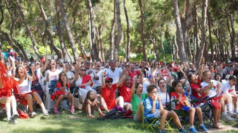 Konyaaltı Belediyesi'nden HayatPark’ta hem maç hem konser keyfi