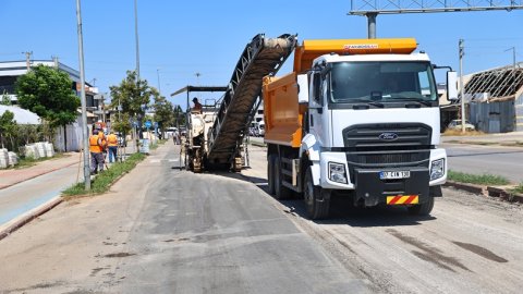 Antalya Büyükşehir'den Rauf Denktaş ve Bülent Ecevit Bulvarlarında asfalt çalışması