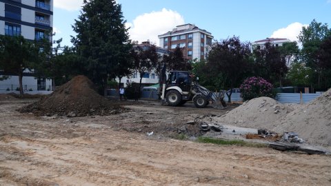 Kartal Belediyesi ilçe genelinde parklarda yenileme çalışması