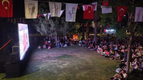 Bayraklı Belediyesi'nin Açık Hava Sinema Günleri devam ediyor