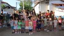 İzmit Belediyesi Sepetçi’de Köyde Şenlik Var ile çocuklara unutulmaz bir akşam yaşattı