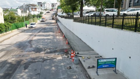 İzmit Belediyesi'nden Tüysüzler’e beton kaldırım