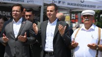 Ahmet Akın depremin yıl dönümünde Sındırgı’yı unutmadı