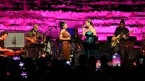 Uluslararası Bursa Festivali’nde Elif Sanchez ve Dilek Türkan rüzgarı