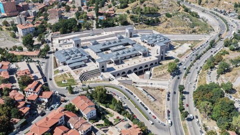 Ankara Büyükşehir'den Ulus Kültür Merkezi ve Kapalı Dolmuş Durakları projesini tamamladı