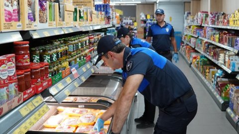Güzelbahçe Belediyesi'nden market ve gıda işletmelerinde denetim