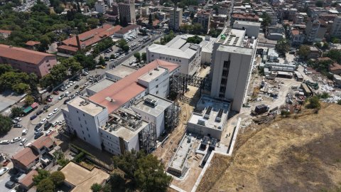 İzmir Büyükşehir'in Eşrefpaşa Hastanesi’nin yeni ek hizmet binasında inşaat çalışmaları sürüyor
