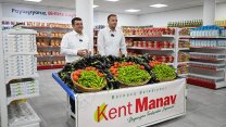 Bornova Belediyesi yazlık sebzeleri Kent Market raflarında ihtiyaç sahipleriyle buluşturuyor