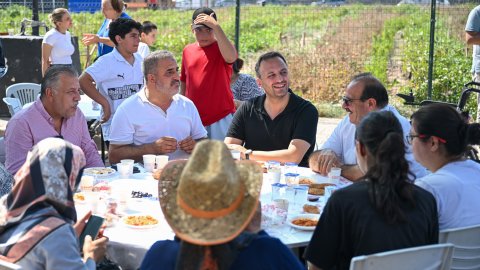 Bornova Belediyesi'nin kent bostanında menemen şenliğinden kareler