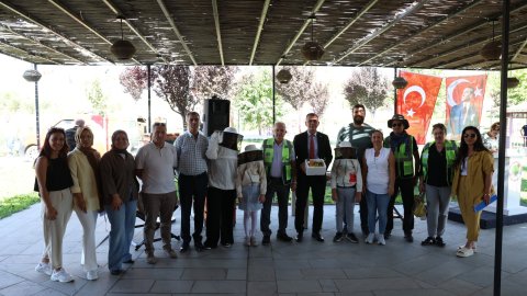 Mamak Belediyesi’nden arıcılara kraliçe arı desteği