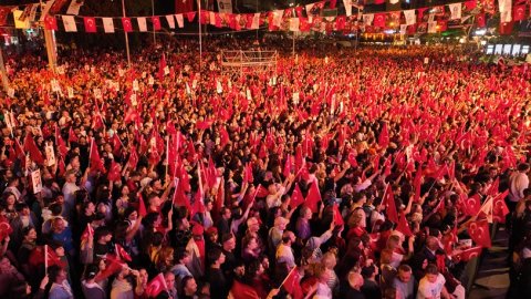 Antalya Büyükşehir Belediyesi 30 Ağustos'u Derya Uluğ konseri ile kutlayacak
