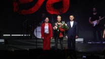 Bayraklı Belediyesi 30 Ağustos'u Emre Aydın konseri ile kutladı
