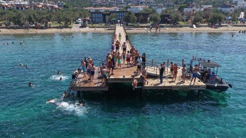 Balıkesir Büyükşehir Belediyesi Dursunbeyli gençleri denizle buluşturdu