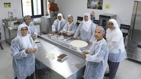 Mersin Büyükşehir Belediyesi’nden Hazmabeyli'de kadınların üretimine destek