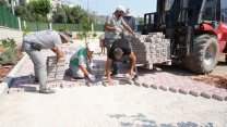 Kepez Belediyesi'nden okulların bahçelerinde bakım ve onarım çalışması