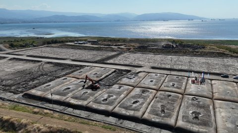 Kocaeli Büyükşehir Belediyesi Körfez’in dibinden 160 bin kamyon dolusu çamur çıkardı