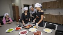 Mersin Büyükşehir Belediyesi'nden genç kızlara 'Duruşunla Güçlen' desteği