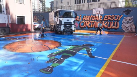 Kadıköy Belediyesi'nden 115 okulda temizlik, bakım ve çevre düzenlemesi