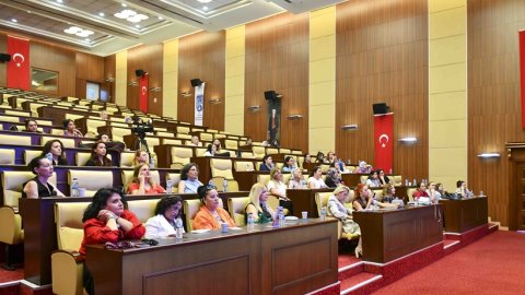 Ankara Büyükşehir Belediyesi kadın muhtarlarla bir araya geldi