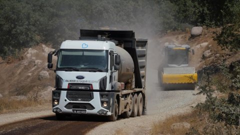 Balıkesir Büyükşehir Belediyesi'nden Dursunbey’de yol çalışması
