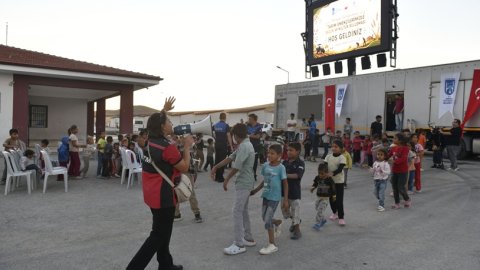 Ankara Büyükşehir Belediyesi Polatlı'daki mevsimlik tarım işçileri ile buluştu