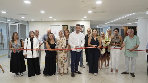 Kartal Belediyesi'nden 'Kâğıt Rölyef Sanatçıları' sergisi sanatseverlerle buluştu