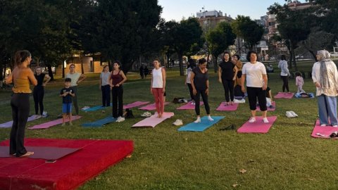 İzmit Belediyesi'nden Nefes Al İzmit yoga etkinliği