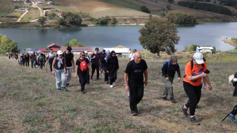 İzmit Belediyesi'nin Bizim Köy Doğa Yürüyüşü Fethiye Mahallesi’nde devam etti
