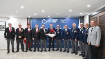Ahmet Akın makamında gazileri ağırladı: Gazilerimiz her zaman başımızın tacıdır