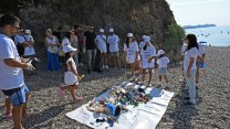 Antalya Büyükşehir’den ‘Kıyı Temizliği Günü’nde sahil temizliği