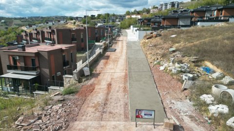 İzmit Belediyesi Kabaoğlu’nda beton yol çalışmalarını sürdürüyor
