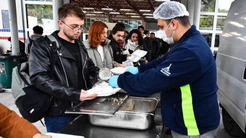 İzmir Büyükşehir Belediyesi'nden yeni eğitim döneminde beslenme desteği